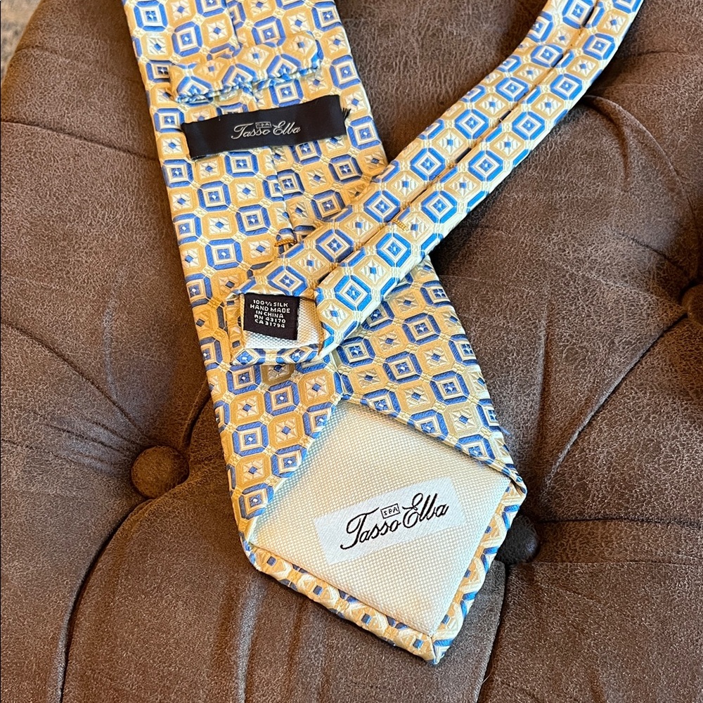 Tasso Elba Blue and Yellow Patterned 100% Silk Tie